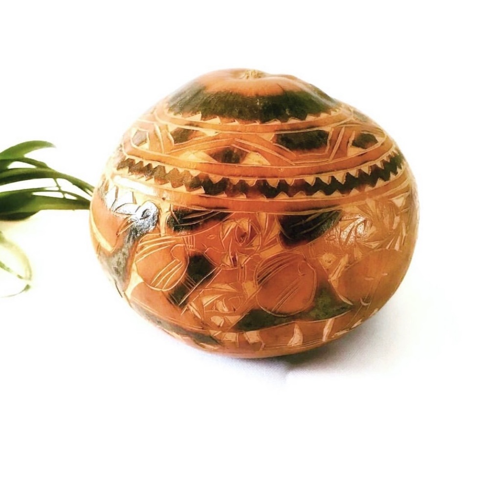 Handcrafted Peruvian gourd Calabash